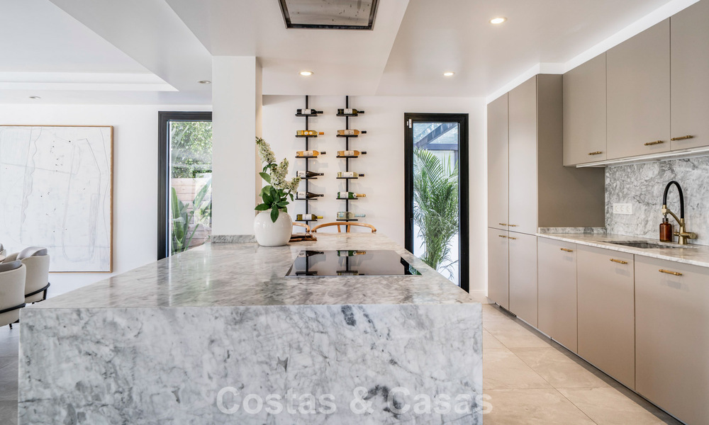 Amplia villa familiar con encanto andaluz contemporáneo en venta en el valle del golf de Nueva Andalucía, Marbella 780457
