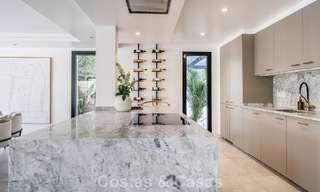 Amplia villa familiar con encanto andaluz contemporáneo en venta en el valle del golf de Nueva Andalucía, Marbella 780457 