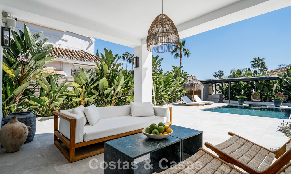 Amplia villa familiar con encanto andaluz contemporáneo en venta en el valle del golf de Nueva Andalucía, Marbella 780458