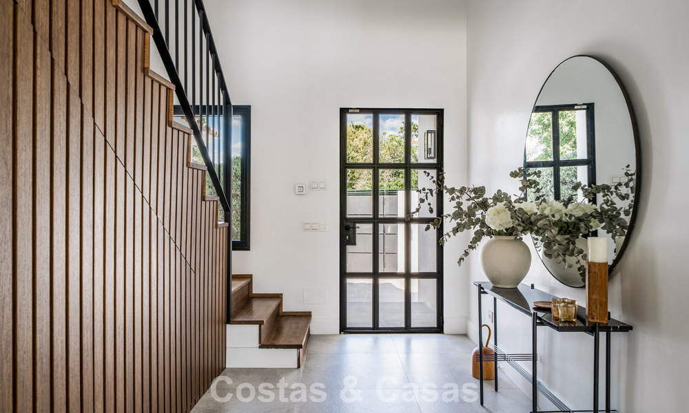 Amplia villa familiar con encanto andaluz contemporáneo en venta en el valle del golf de Nueva Andalucía, Marbella 780462