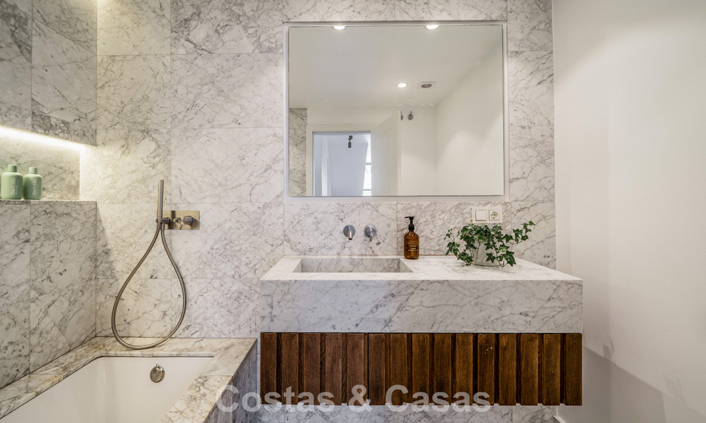 Amplia villa familiar con encanto andaluz contemporáneo en venta en el valle del golf de Nueva Andalucía, Marbella 780467