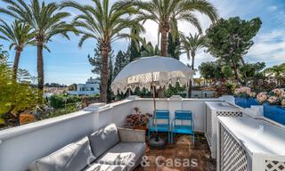 Encantadora casa esquinera en venta en una exclusiva urbanización en la Milla de Oro de Marbella 780472 