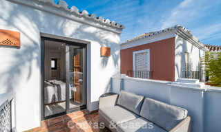 Encantadora casa esquinera en venta en una exclusiva urbanización en la Milla de Oro de Marbella 780473 