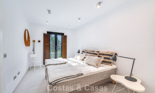 Encantadora casa esquinera en venta en una exclusiva urbanización en la Milla de Oro de Marbella 780480 