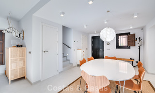 Encantadora casa esquinera en venta en una exclusiva urbanización en la Milla de Oro de Marbella 780487 
