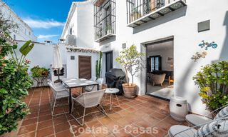 Encantadora casa esquinera en venta en una exclusiva urbanización en la Milla de Oro de Marbella 780494 