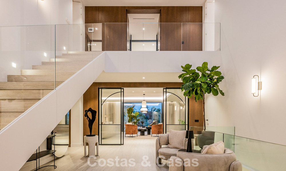 Nueva villa mediterránea de lujo en venta cerca de servicios en el lado este de Marbella 780511