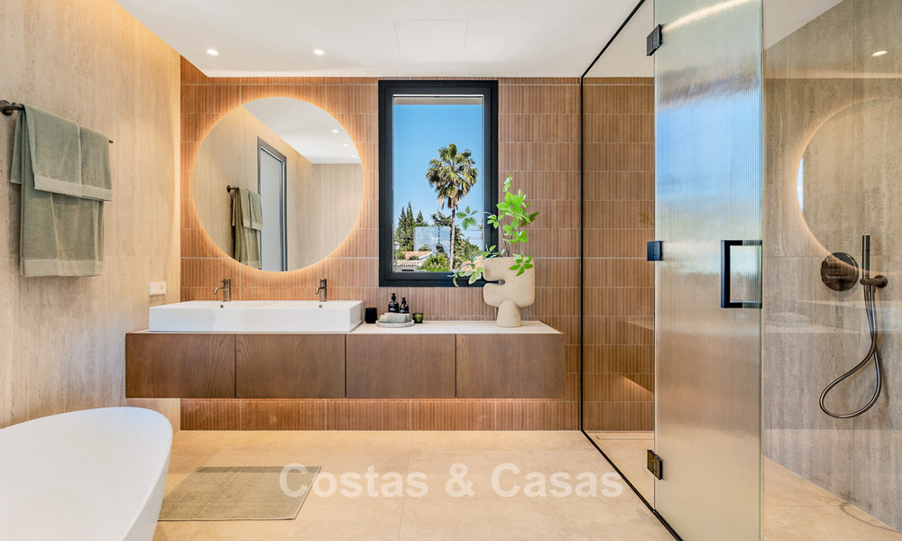 Nueva villa mediterránea de lujo en venta cerca de servicios en el lado este de Marbella 780521