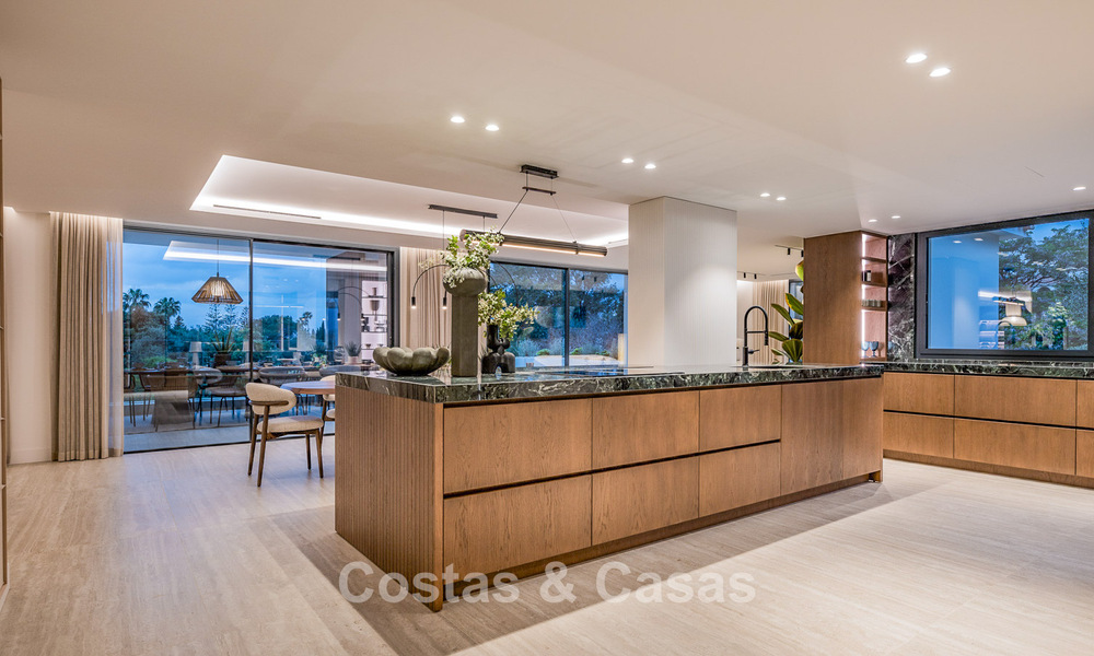 Nueva villa mediterránea de lujo en venta cerca de servicios en el lado este de Marbella 780527