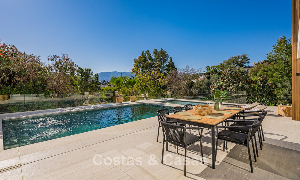 Nueva villa mediterránea de lujo en venta cerca de servicios en el lado este de Marbella 780542