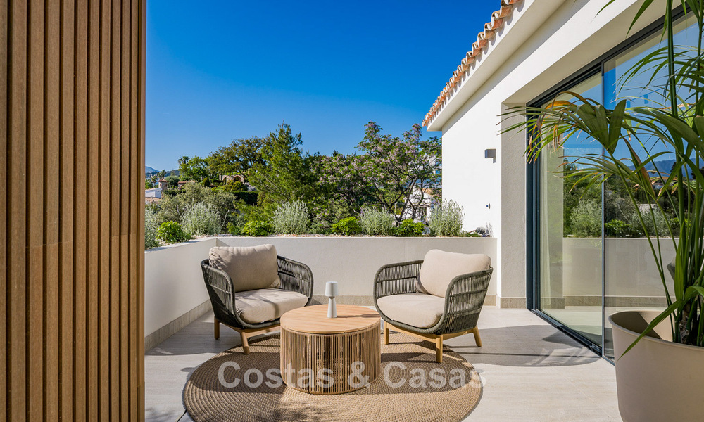 Nueva villa mediterránea de lujo en venta cerca de servicios en el lado este de Marbella 780550