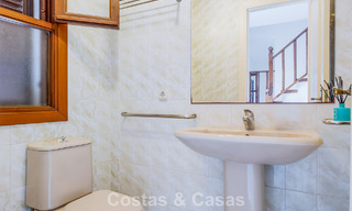 Casa adosada en venta con vistas al mar en un complejo en primera línea de playa cerca del centro de Estepona 780554 