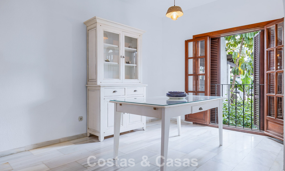 Casa adosada en venta con vistas al mar en un complejo en primera línea de playa cerca del centro de Estepona 780561