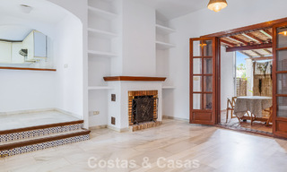 Casa adosada en venta con vistas al mar en un complejo en primera línea de playa cerca del centro de Estepona 780562 