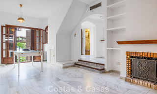 Casa adosada en venta con vistas al mar en un complejo en primera línea de playa cerca del centro de Estepona 780563 