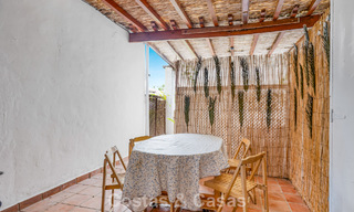 Casa adosada en venta con vistas al mar en un complejo en primera línea de playa cerca del centro de Estepona 780564 