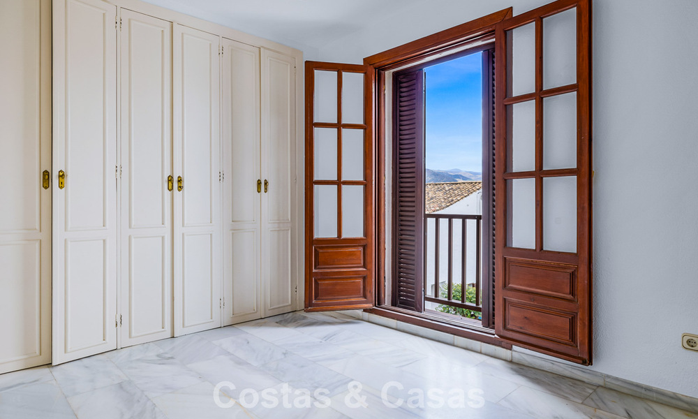 Casa adosada en venta con vistas al mar en un complejo en primera línea de playa cerca del centro de Estepona 780566