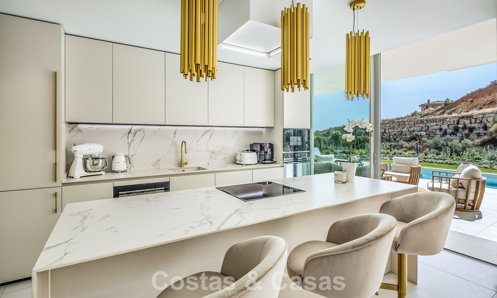 Apartamento nuevo en venta con vistas a la montaña y al mar en un complejo de alta gama en Benalmádena, Costa del Sol 780589