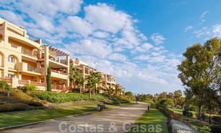Apartamentos de lujo en primera línea de golf a la venta, Marbella - Estepona 24298 