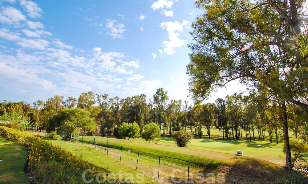 Apartamentos de lujo en primera línea de golf a la venta, Marbella - Estepona 24300