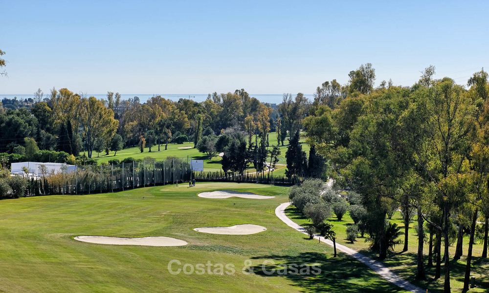 Apartamentos de lujo en primera línea de golf a la venta, Marbella - Estepona 24320