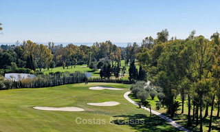 Apartamentos de lujo en primera línea de golf a la venta, Marbella - Estepona 24320 