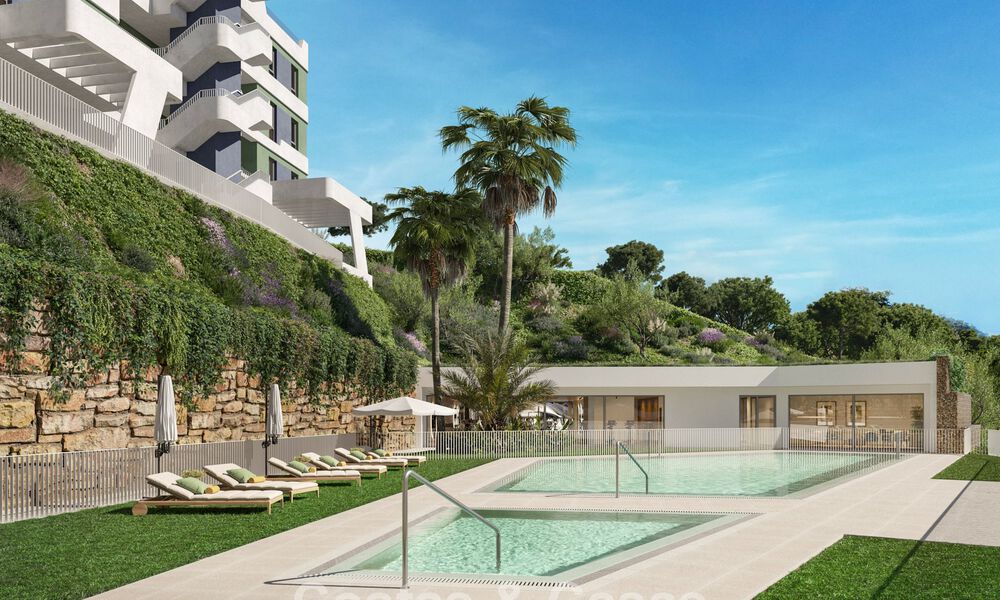 Apartamentos en primera línea de golf con vistas al mar en venta en un complejo de lujo en Mijas, Costa del Sol 780597