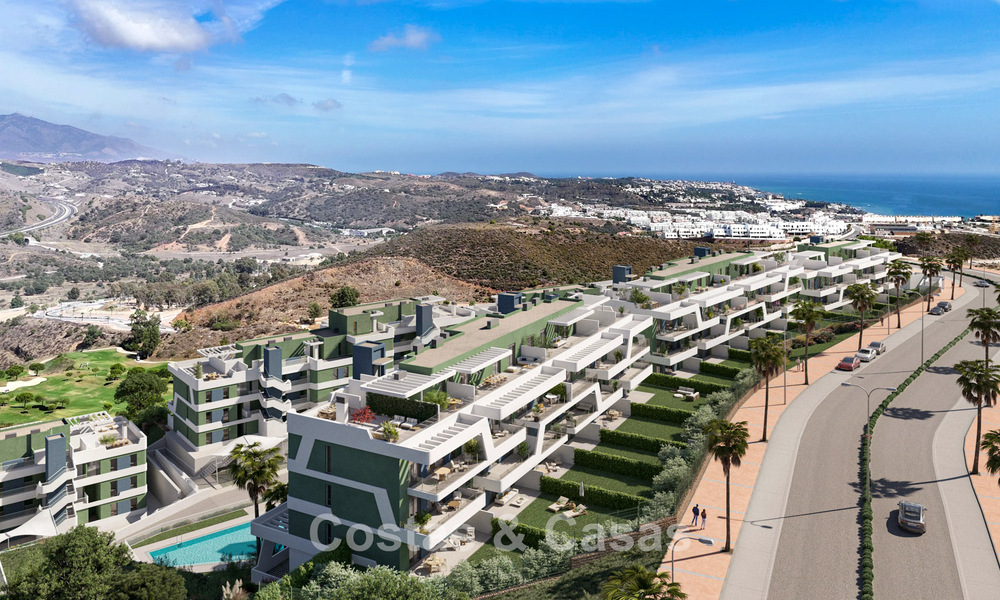 Apartamentos en primera línea de golf con vistas al mar en venta en un complejo de lujo en Mijas, Costa del Sol 780598