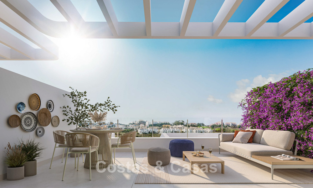 Apartamentos en primera línea de golf con vistas al mar en venta en un complejo de lujo en Mijas, Costa del Sol 780602