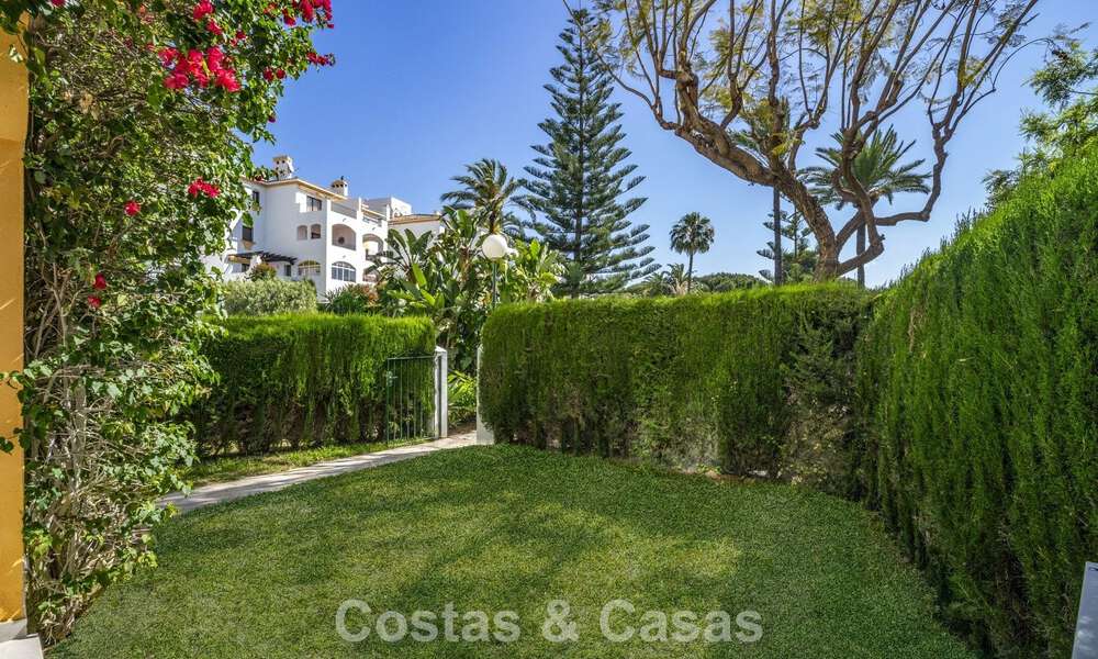 Apartamento reformado de 3 dormitorios con jardín a poca distancia de Puerto Banús en Nueva Andalucía, Marbella 780671