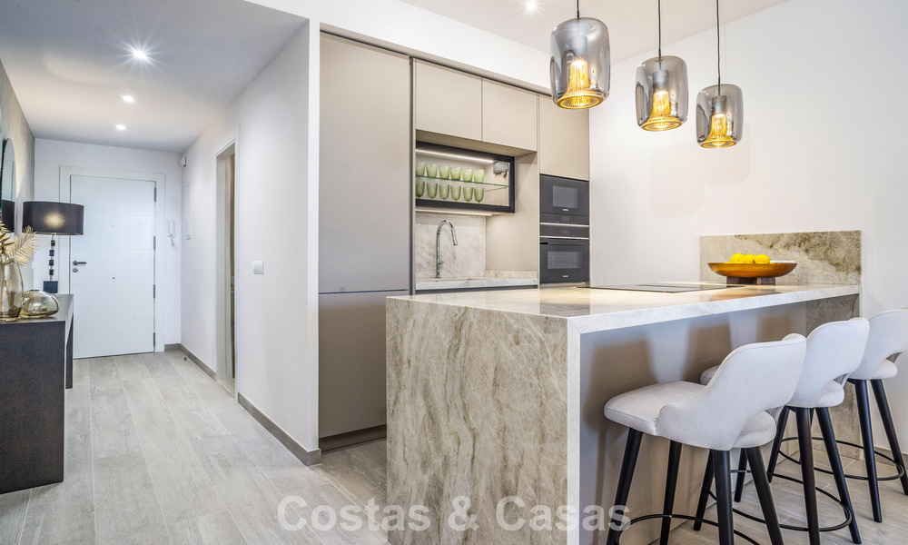 Apartamento reformado de 3 dormitorios con jardín a poca distancia de Puerto Banús en Nueva Andalucía, Marbella 780673