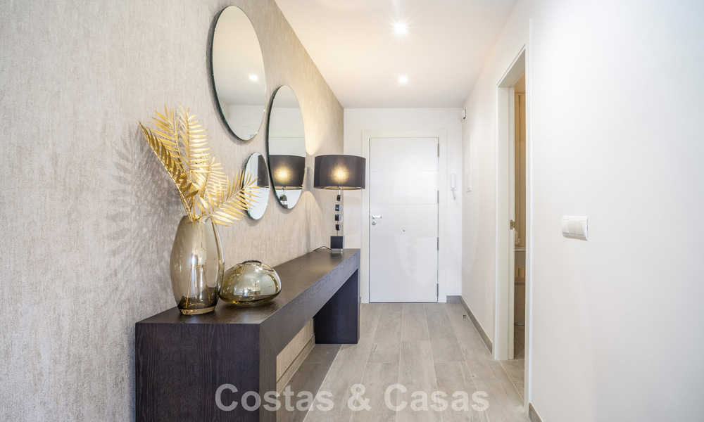 Apartamento reformado de 3 dormitorios con jardín a poca distancia de Puerto Banús en Nueva Andalucía, Marbella 780686