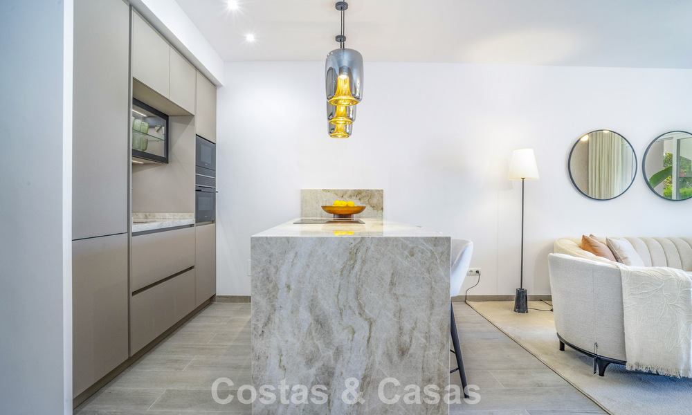 Apartamento reformado de 3 dormitorios con jardín a poca distancia de Puerto Banús en Nueva Andalucía, Marbella 780689