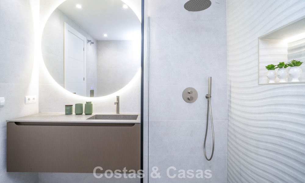 Apartamento reformado de 3 dormitorios con jardín a poca distancia de Puerto Banús en Nueva Andalucía, Marbella 780692