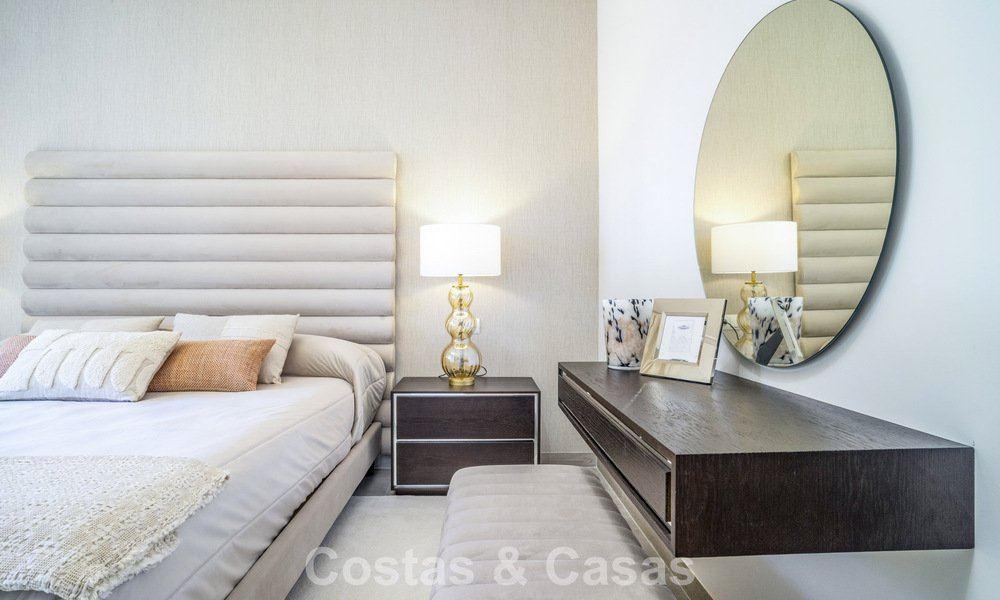 Apartamento reformado de 3 dormitorios con jardín a poca distancia de Puerto Banús en Nueva Andalucía, Marbella 780696