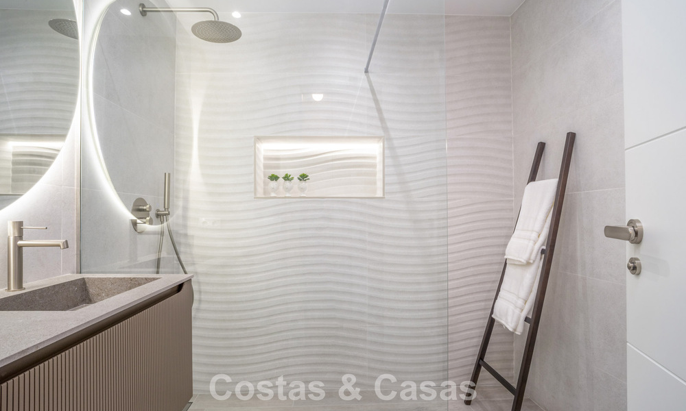 Apartamento reformado de 3 dormitorios con jardín a poca distancia de Puerto Banús en Nueva Andalucía, Marbella 780697