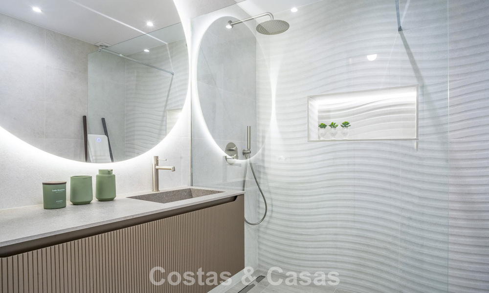 Apartamento reformado de 3 dormitorios con jardín a poca distancia de Puerto Banús en Nueva Andalucía, Marbella 780701