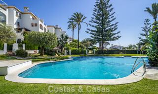 Apartamento reformado de 3 dormitorios con jardín a poca distancia de Puerto Banús en Nueva Andalucía, Marbella 780703 