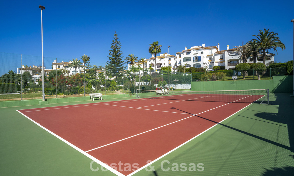 Apartamento reformado de 3 dormitorios con jardín a poca distancia de Puerto Banús en Nueva Andalucía, Marbella 780708