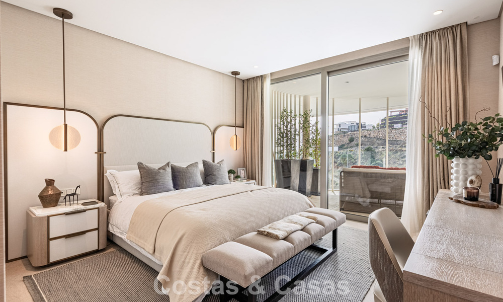 Apartamento superior con jardín y vistas panorámicas al mar en venta en La Quinta, Marbella - Benahavis 780711