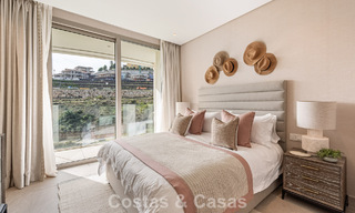 Apartamento superior con jardín y vistas panorámicas al mar en venta en La Quinta, Marbella - Benahavis 780716 