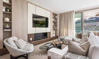 Apartamento superior con jardín y vistas panorámicas al mar en venta en La Quinta, Marbella - Benahavis 780723 