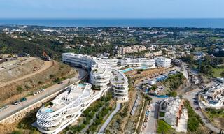 Apartamento superior con jardín y vistas panorámicas al mar en venta en La Quinta, Marbella - Benahavis 780735 