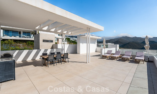 Ático moderno y listo para entrar a vivir con vistas al mar en venta, en una comunidad cerrada cerca de Marbella 780739 