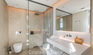 Ático moderno y listo para entrar a vivir con vistas al mar en venta, en una comunidad cerrada cerca de Marbella 780741 