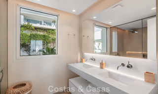 Ático moderno y listo para entrar a vivir con vistas al mar en venta, en una comunidad cerrada cerca de Marbella 780744 