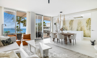 Lujoso y moderno apartamento con vistas al mar en venta en primera línea de playa en Estepona, Costa del Sol 780775 