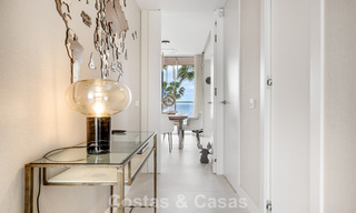 Lujoso y moderno apartamento con vistas al mar en venta en primera línea de playa en Estepona, Costa del Sol 780784 