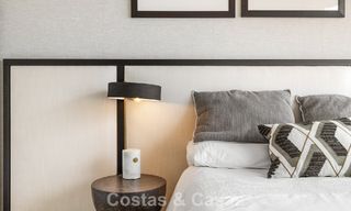 Lujoso y moderno apartamento con vistas al mar en venta en primera línea de playa en Estepona, Costa del Sol 780786 