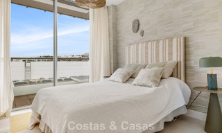 Lujoso y moderno apartamento con vistas al mar en venta en primera línea de playa en Estepona, Costa del Sol 780787 